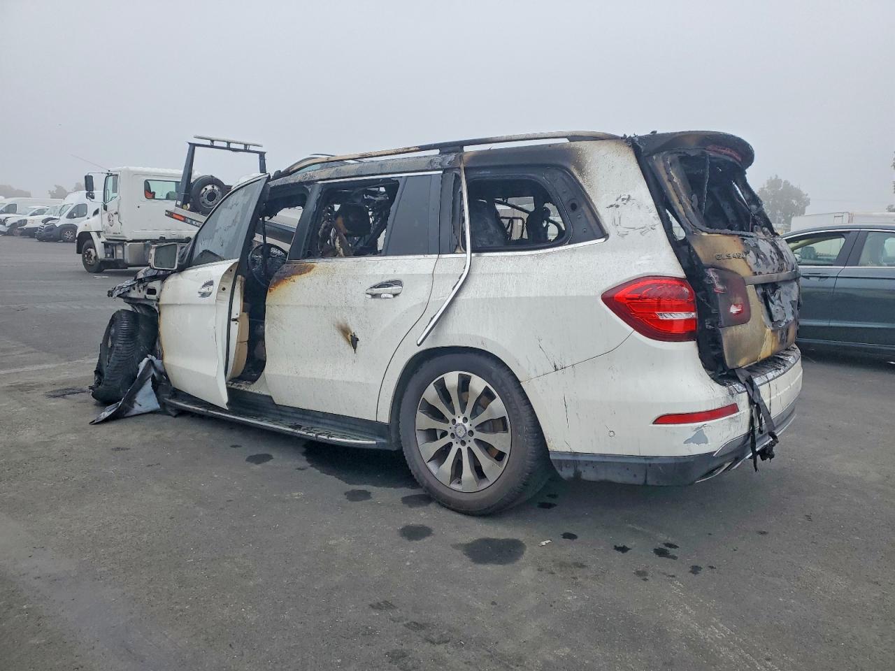 2017 Mercedes-Benz Gls-class VIN 4JGDF6EE8HA895262 photo 2