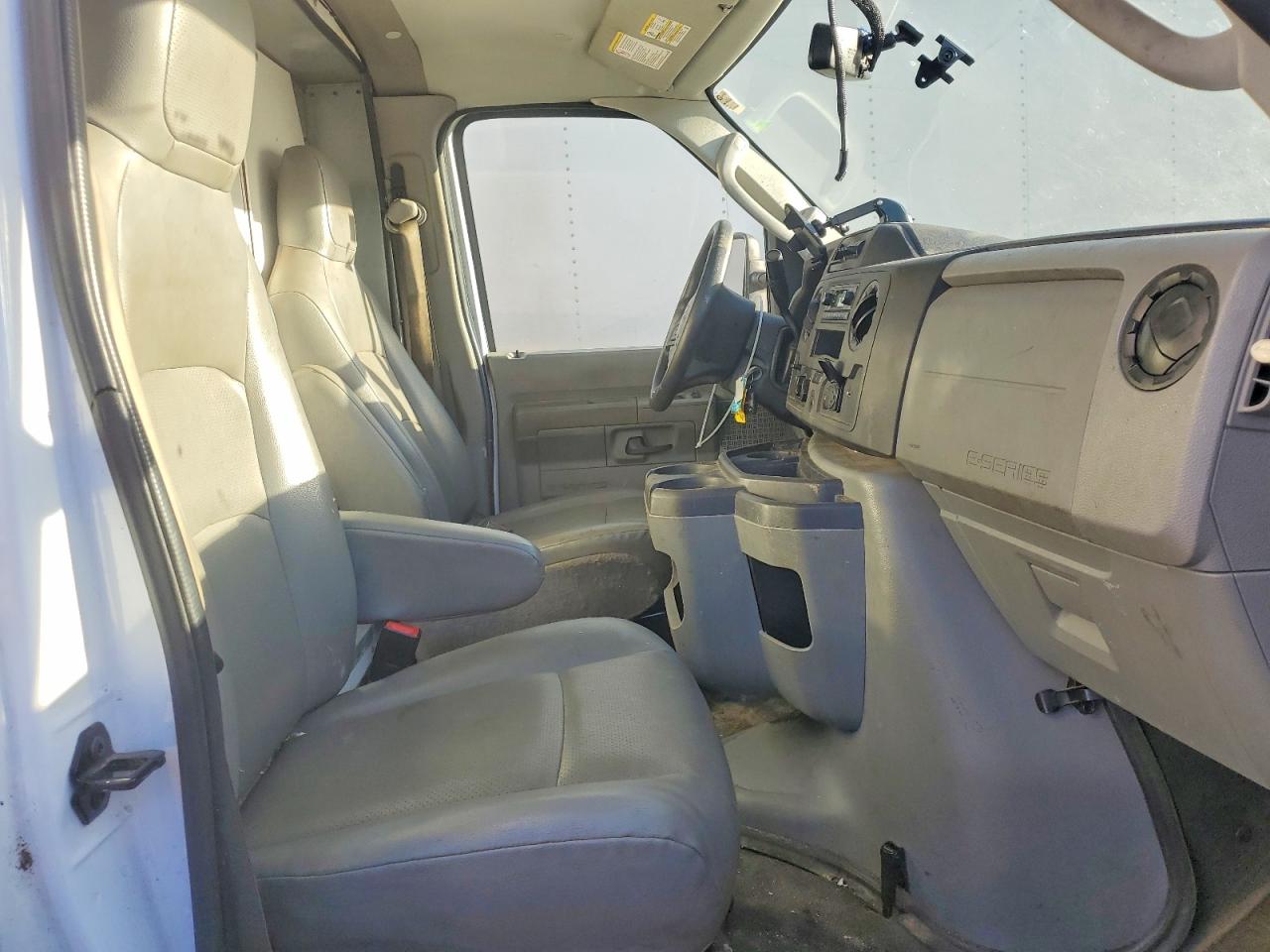 2021 Ford Econoline VIN 1FDXE4FN7MDC00572 photo 4