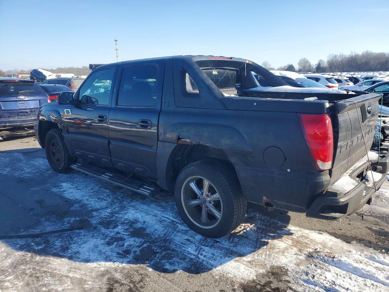 2002 Chevrolet Avalanche VIN 3GNEK13T32G281728 photo 2