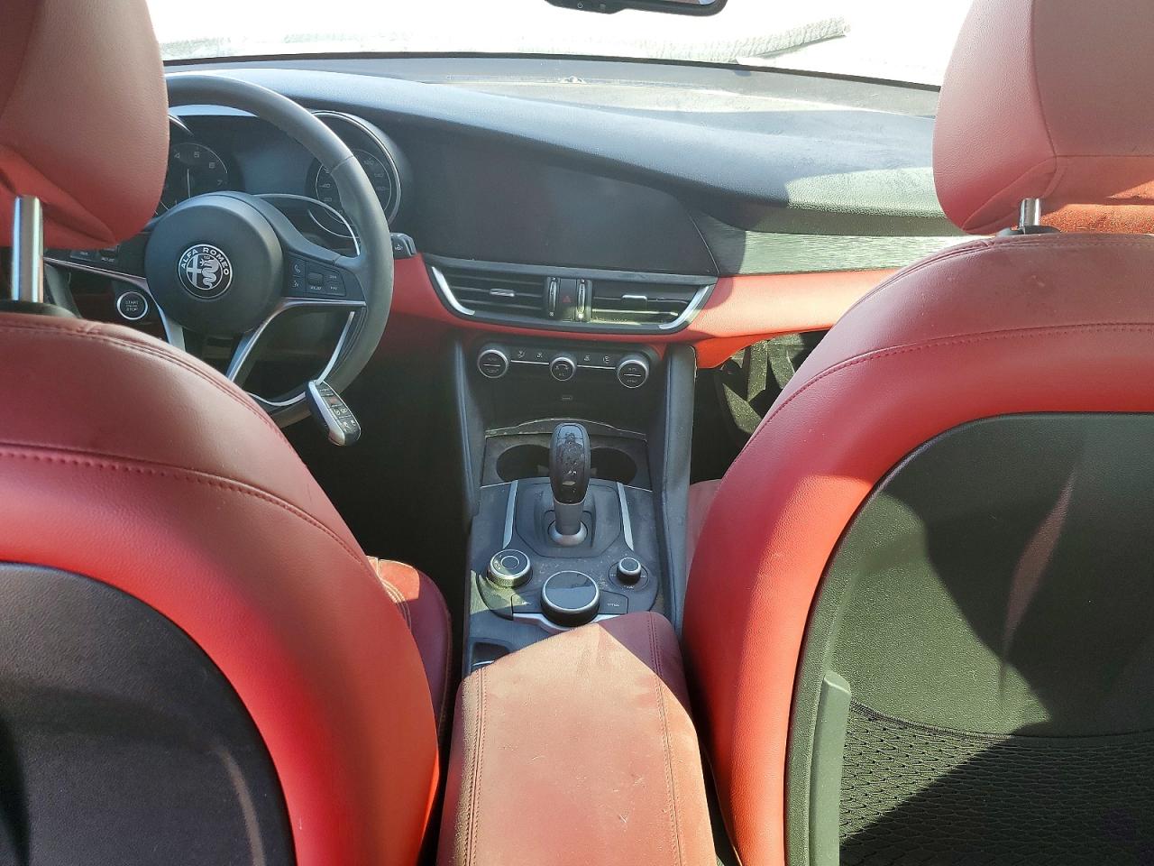 2019 Alfa Giulia VIN ZARFAMAN4K7622772 photo 8
