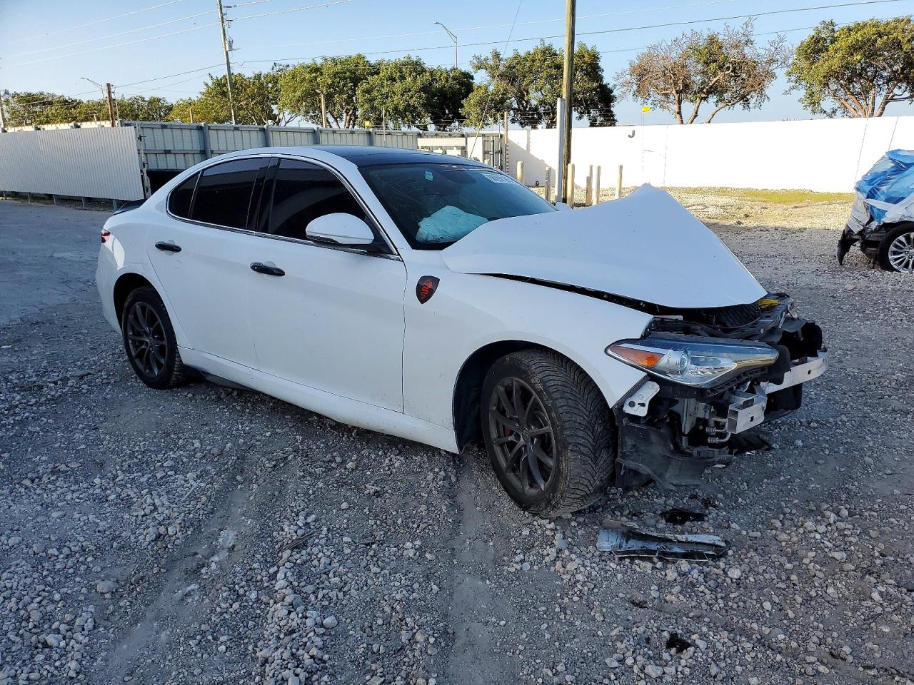 2018 Alfa Giulia VIN ZARFAEDN1J7573529 photo 4