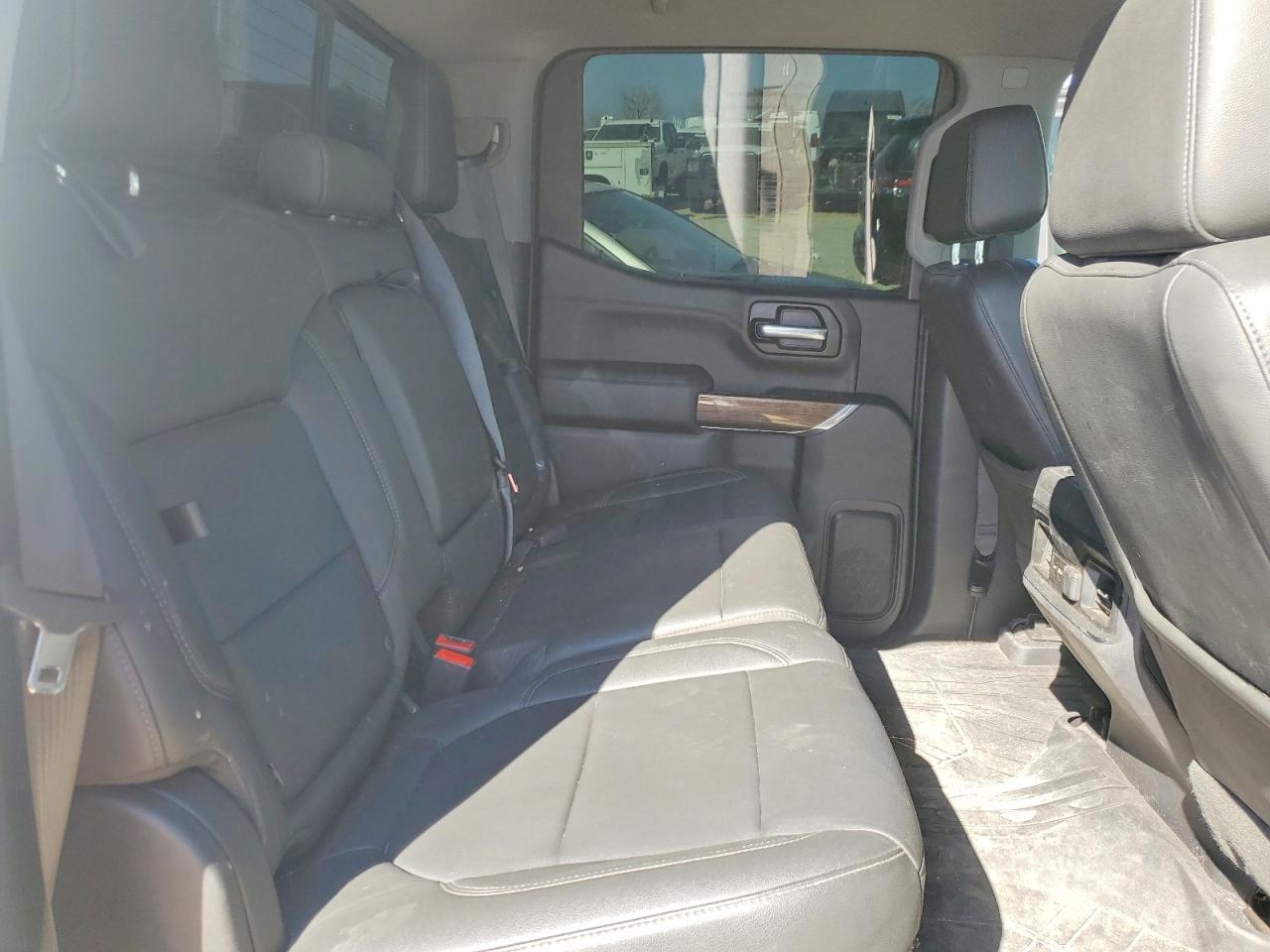 2019 Chevrolet All models VIN 3GCUYEED2KG245691 photo 10