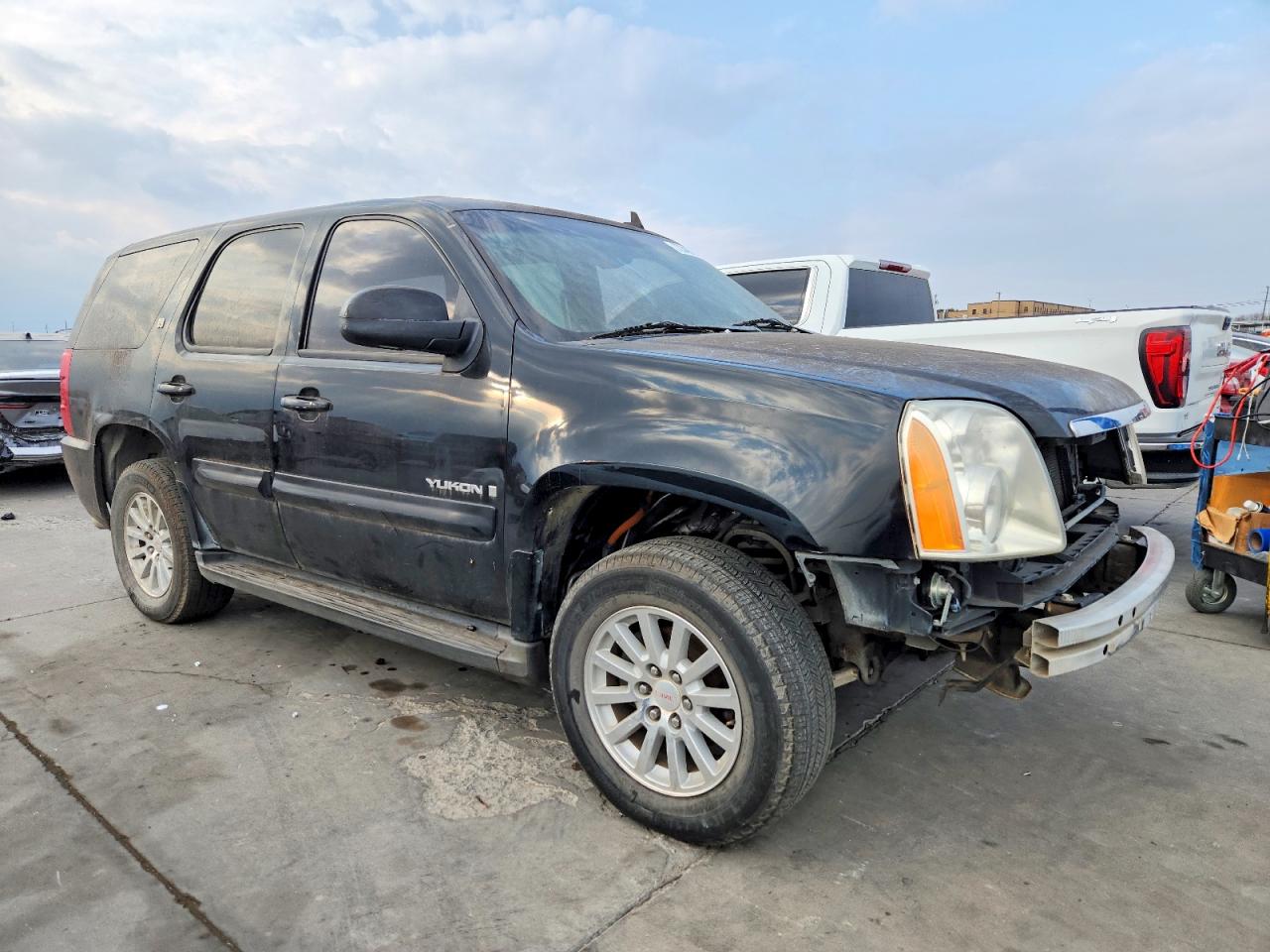 2008 GMC Yukon VIN 1GKFC13548R250030 photo 4