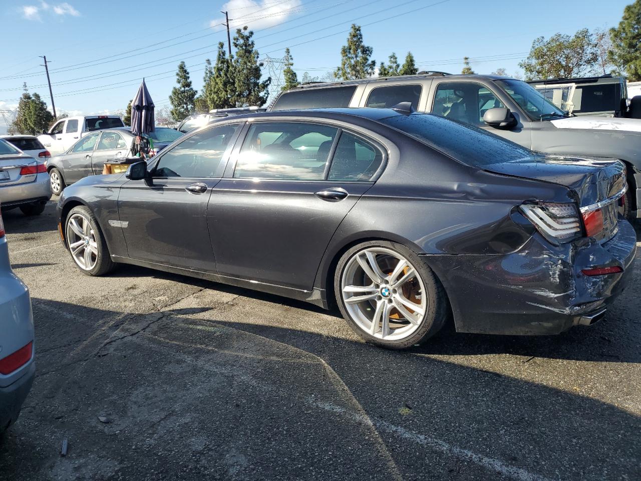 2015 BMW 7 series VIN WBAYE8C5XFD780825 photo 2