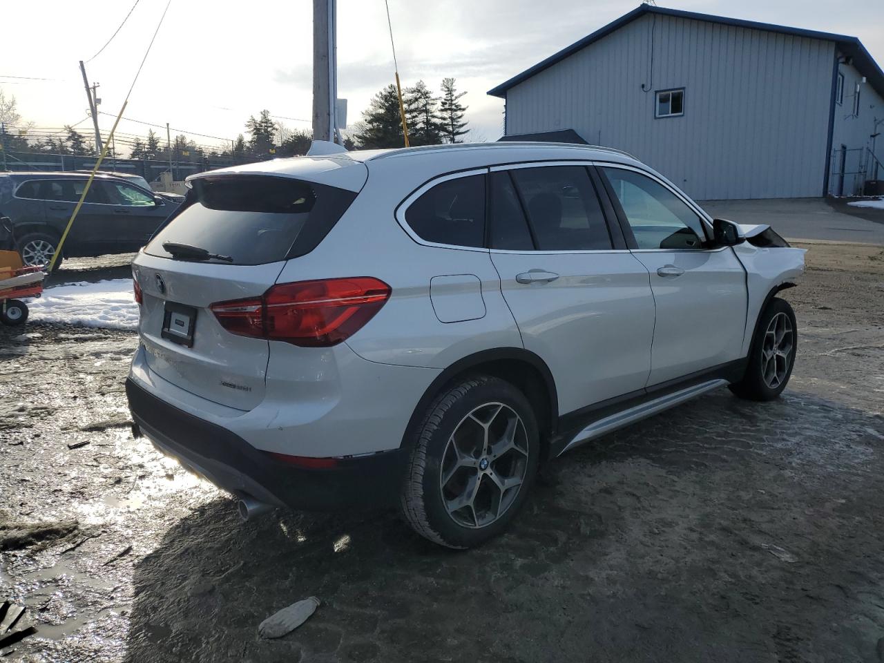 2018 BMW X1 VIN WBXHT3C33J3H30542 photo 3