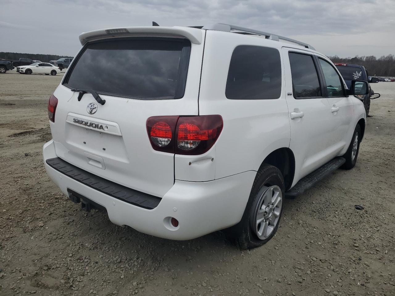 2019 TOYOTA Sequoia VIN 5TDBY5G1XKS174171 photo 3