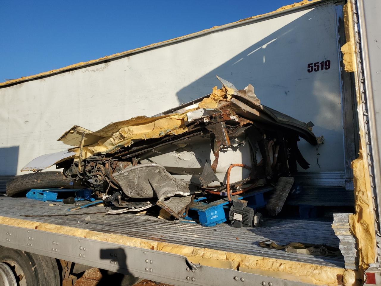 2017 UTILITY Trailer VIN 1UYVS2539HU910010 photo 6