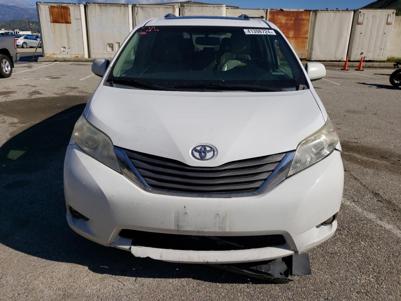 2013 TOYOTA Sienna xle VIN 5TDYK3DC5DS368115 photo 5