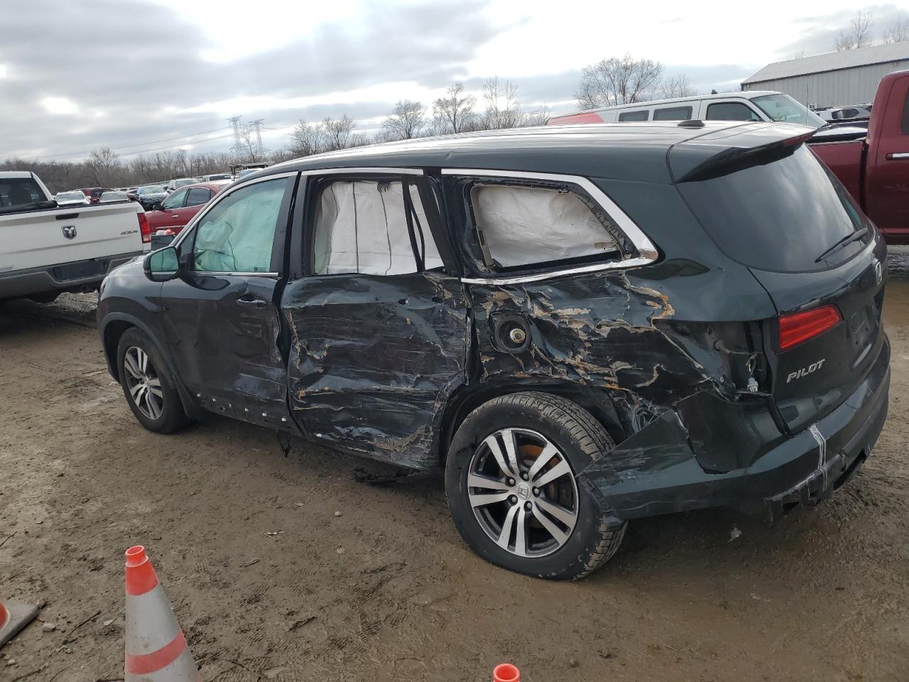 2018 HONDA Pilot VIN 5FNYF6H58JB046490 photo 2