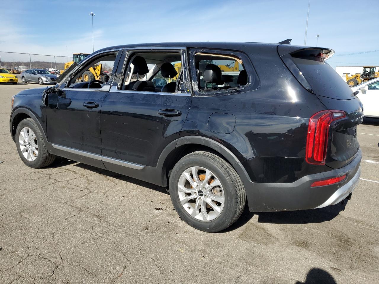 2021 KIA Telluride VIN 5XYP24HC7MG176560 photo 2