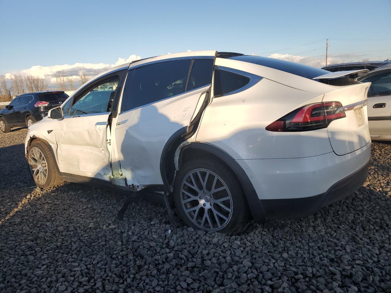 2020 TESLA Model x VIN 5YJXCAE25LF239815 photo 2