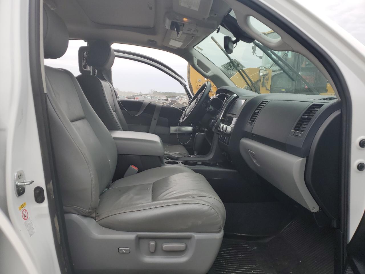2019 TOYOTA Sequoia VIN 5TDBY5G1XKS174171 photo 7