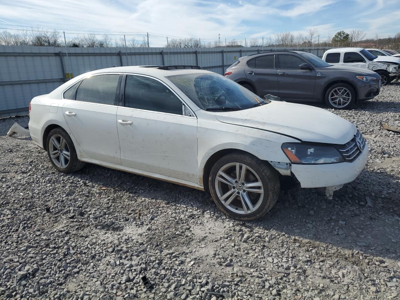 2015 VOLKSWAGEN Passat VIN 1VWBV7A34FC085005 photo 4