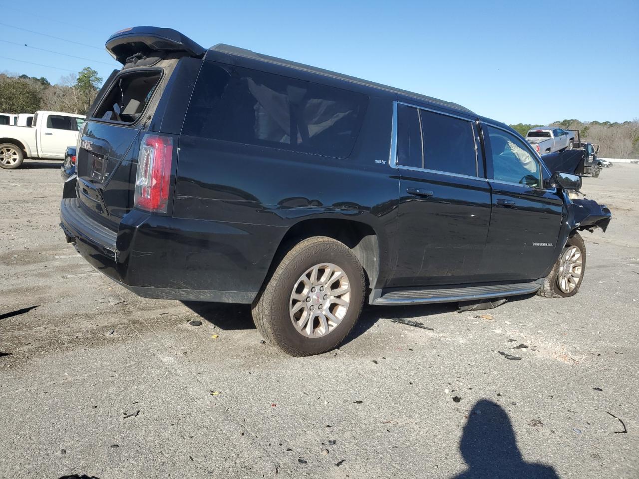 2018 GMC Yukon VIN 1GKS1GKC6JR333696 photo 3