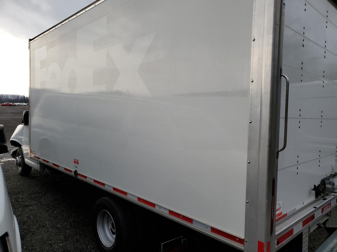 2019 GMC Savana VIN 7GZ37TCG8KN009427 photo 2