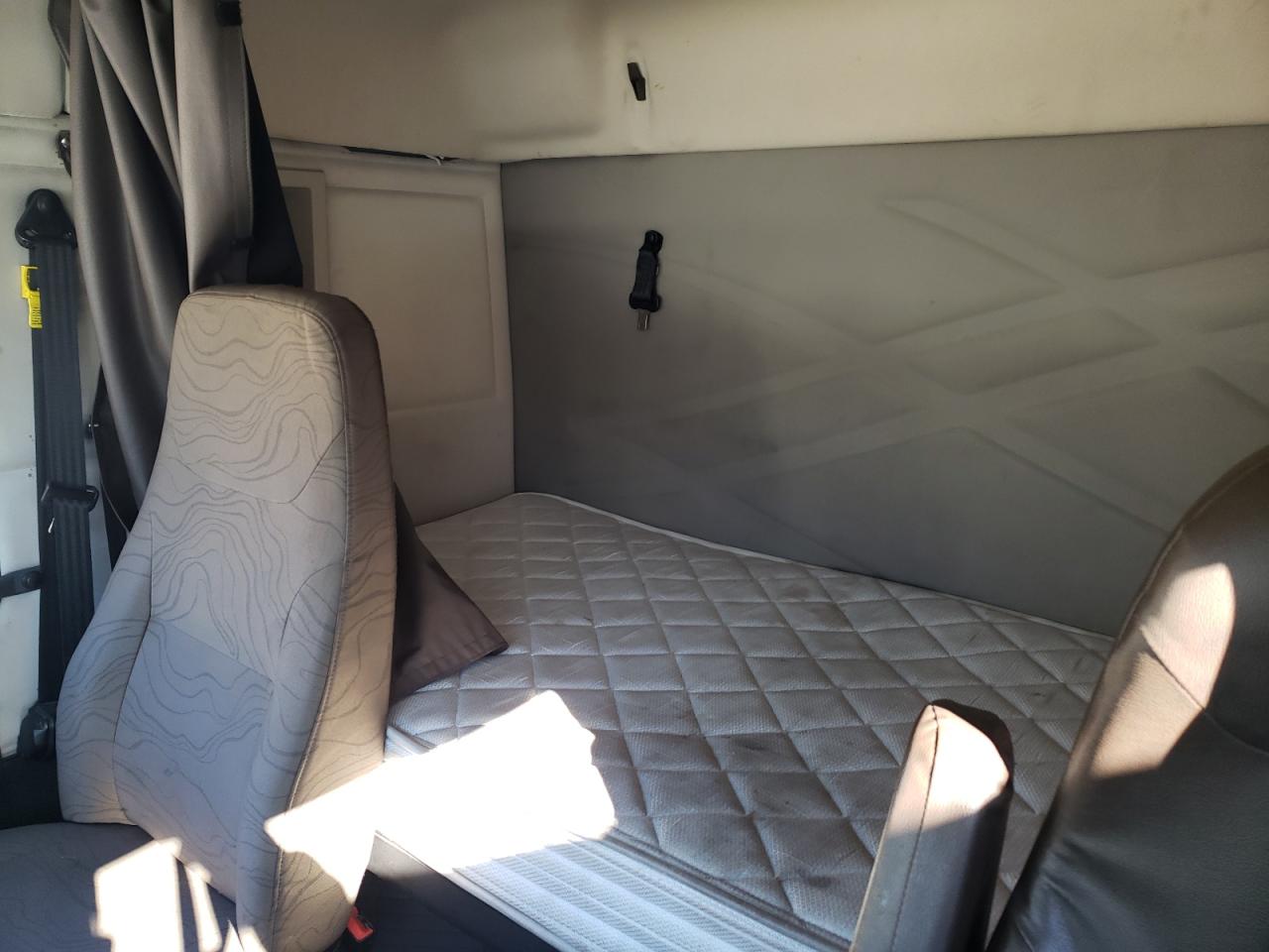 2015 VOLVO Vn VIN 4V4NC9EH5FN923770 photo 6