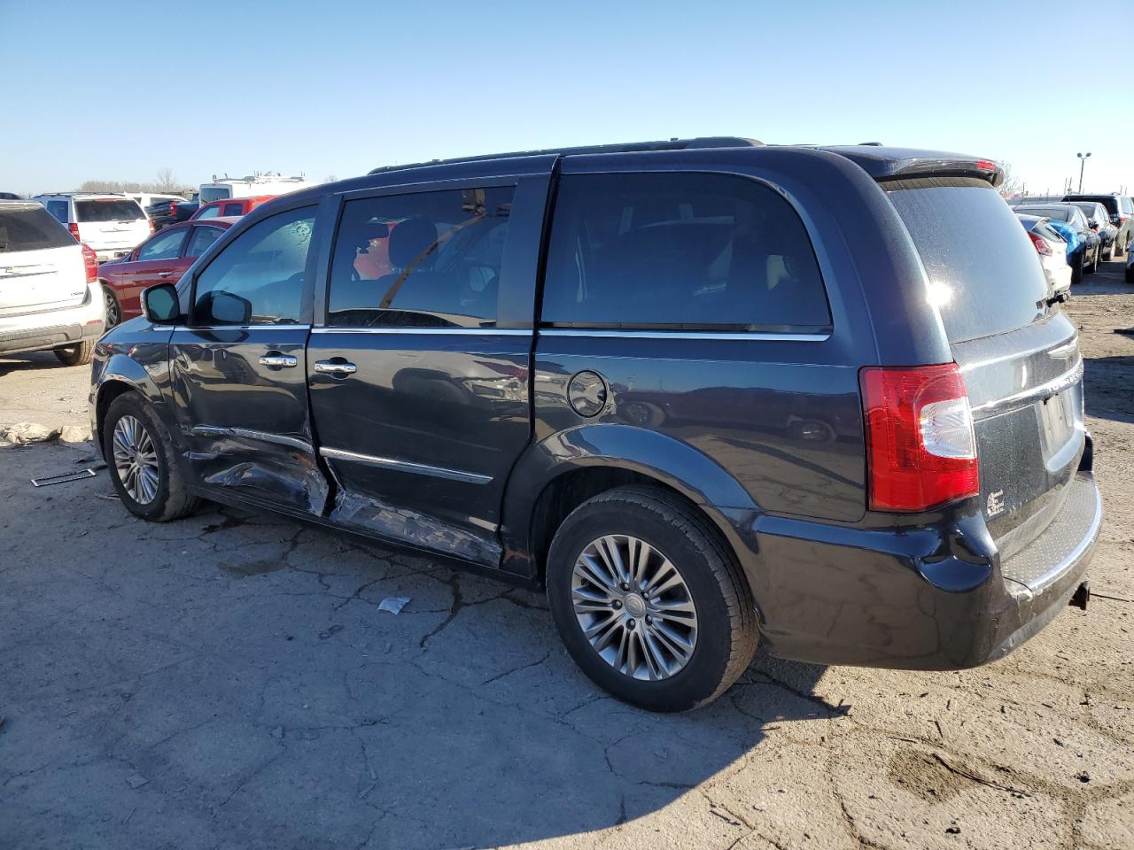 2014 Chrysler Minivan VIN 2C4RC1CG7ER133669 photo 2