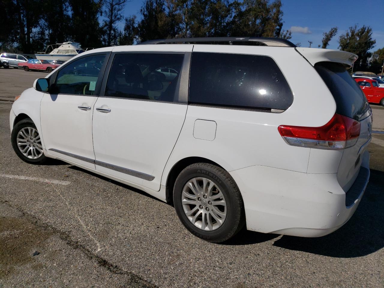 2013 TOYOTA Sienna xle VIN 5TDYK3DC5DS368115 photo 2