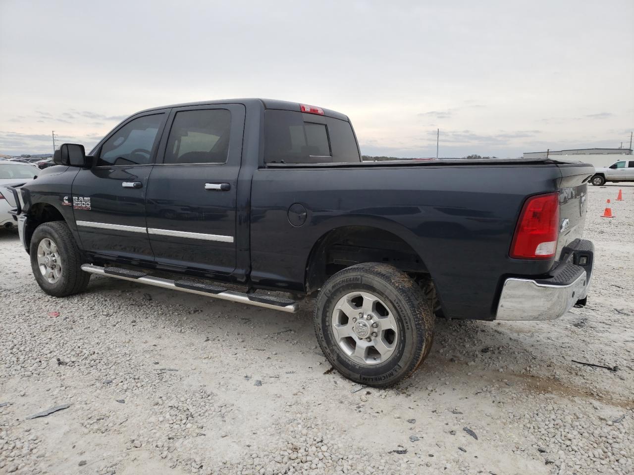 2016 RAM 2500 slt VIN 3C6UR5DL0GG102243 photo 2