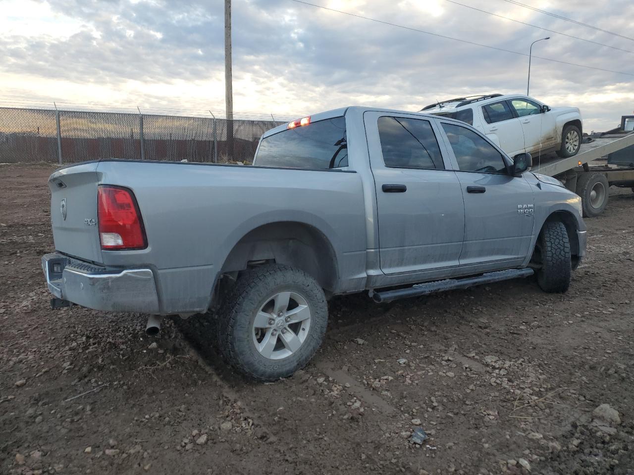 2022 RAM 1500 VIN 3C6RR7LG5NG301453 photo 3