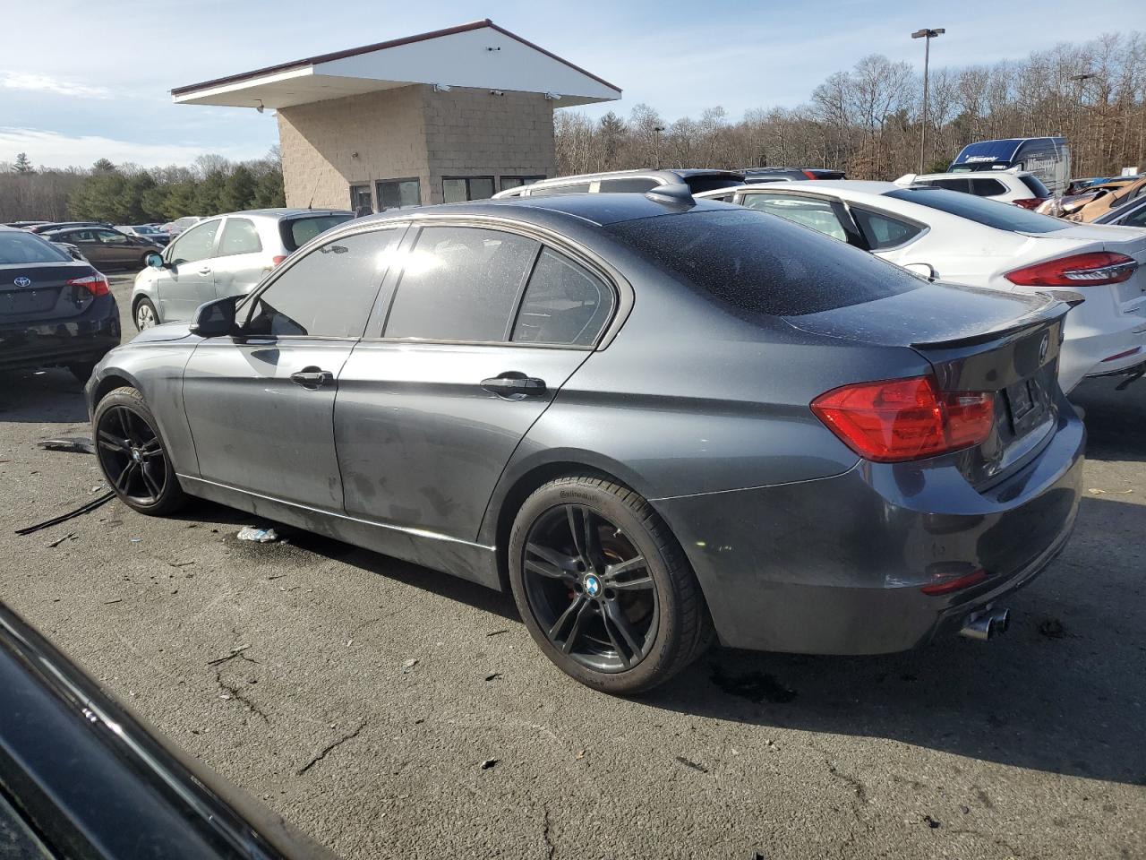 2013 BMW 3 series VIN WBA3A5G58DNP24260 photo 2