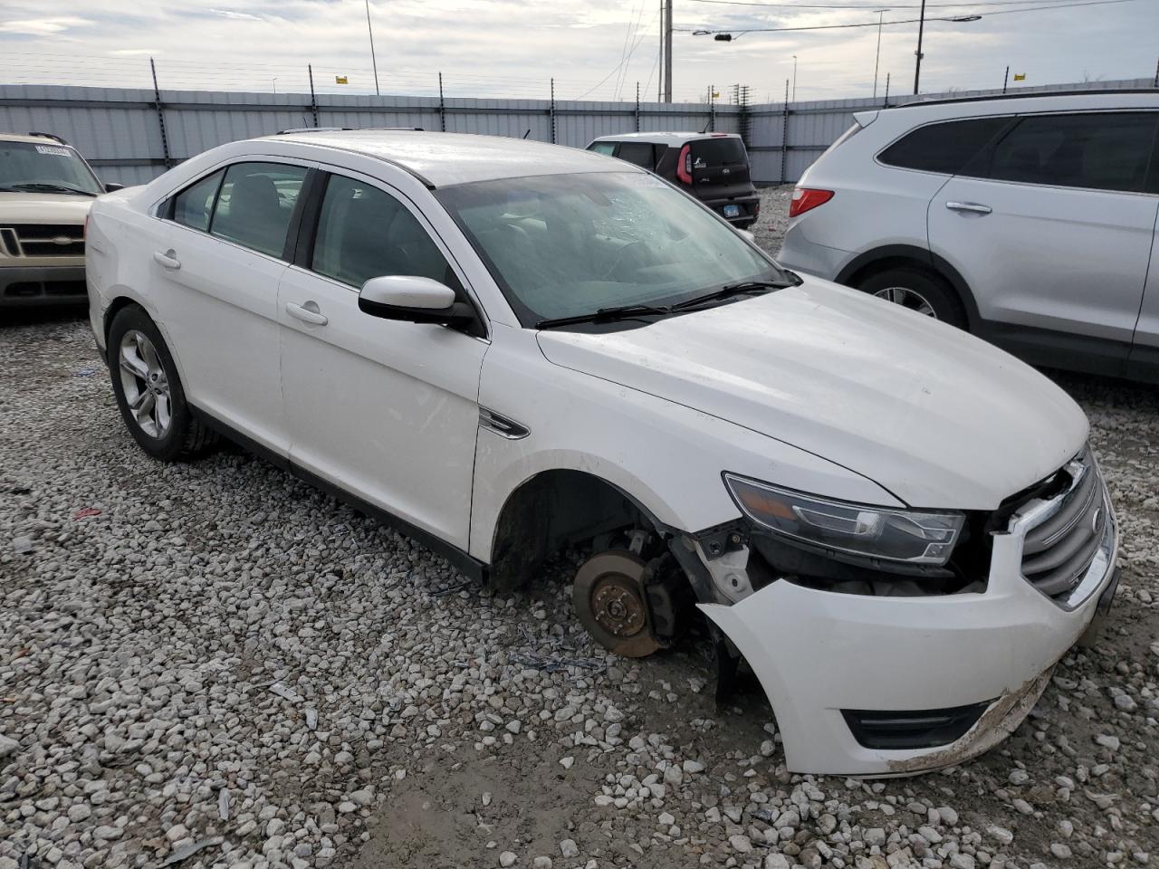 2014 FORD Taurus VIN 1FAHP2E8XEG173747 photo 4