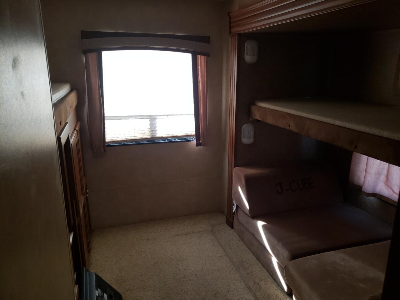 2012 JAYCO Jayflight VIN 1UJBJ0BS1C18R0401 photo 10