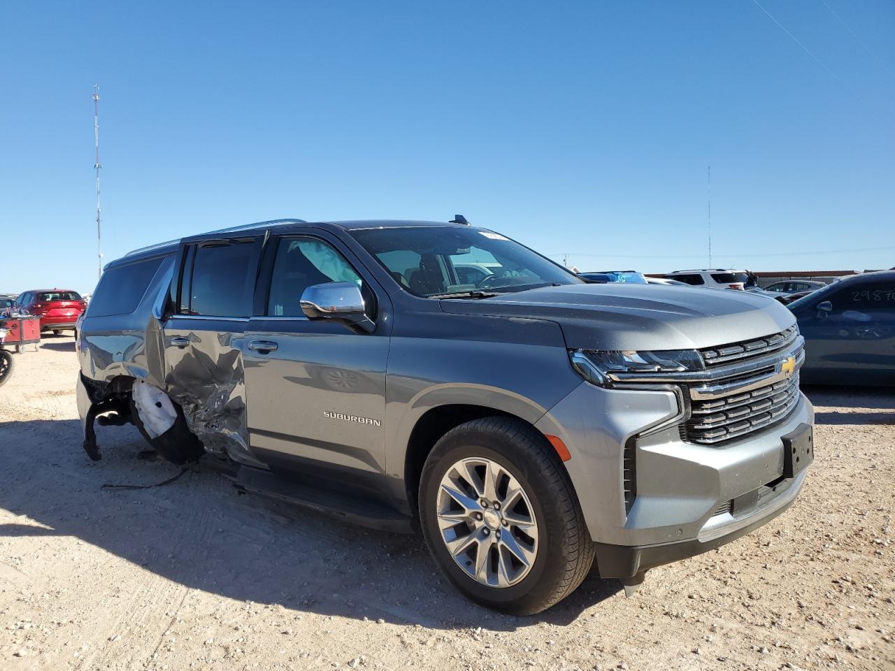 2022 CHEVROLET Suburban VIN 1GNSKFKD9NR207020 photo 4