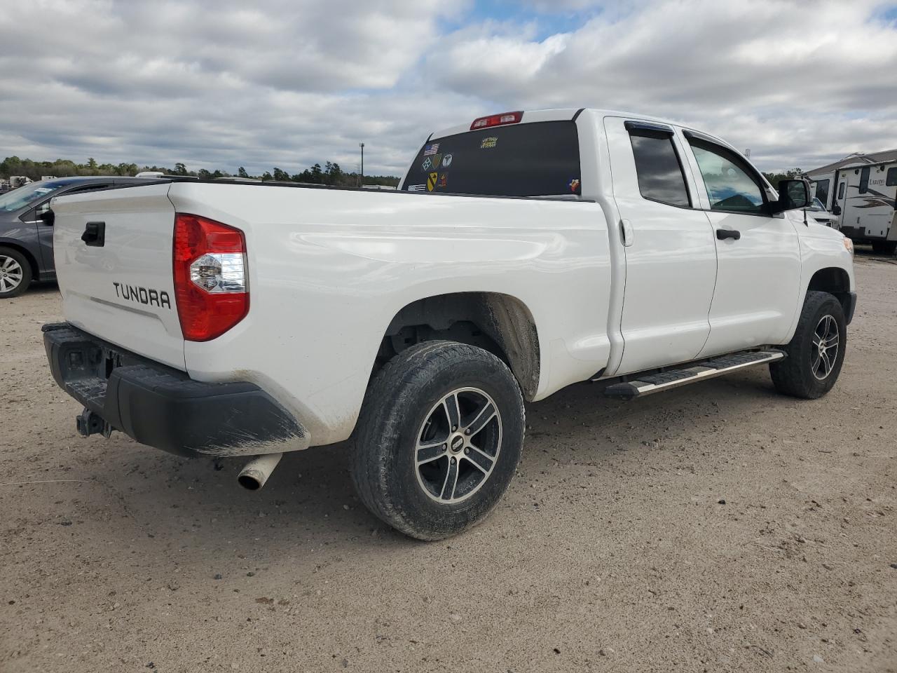 2017 TOYOTA Tundra VIN 5TFRM5F19HX117992 photo 3