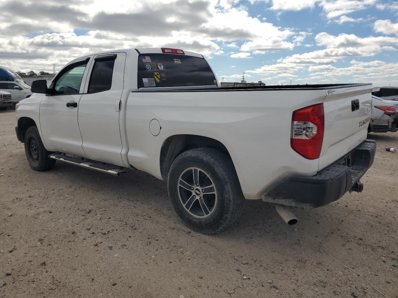 2017 TOYOTA Tundra VIN 5TFRM5F19HX117992 photo 2