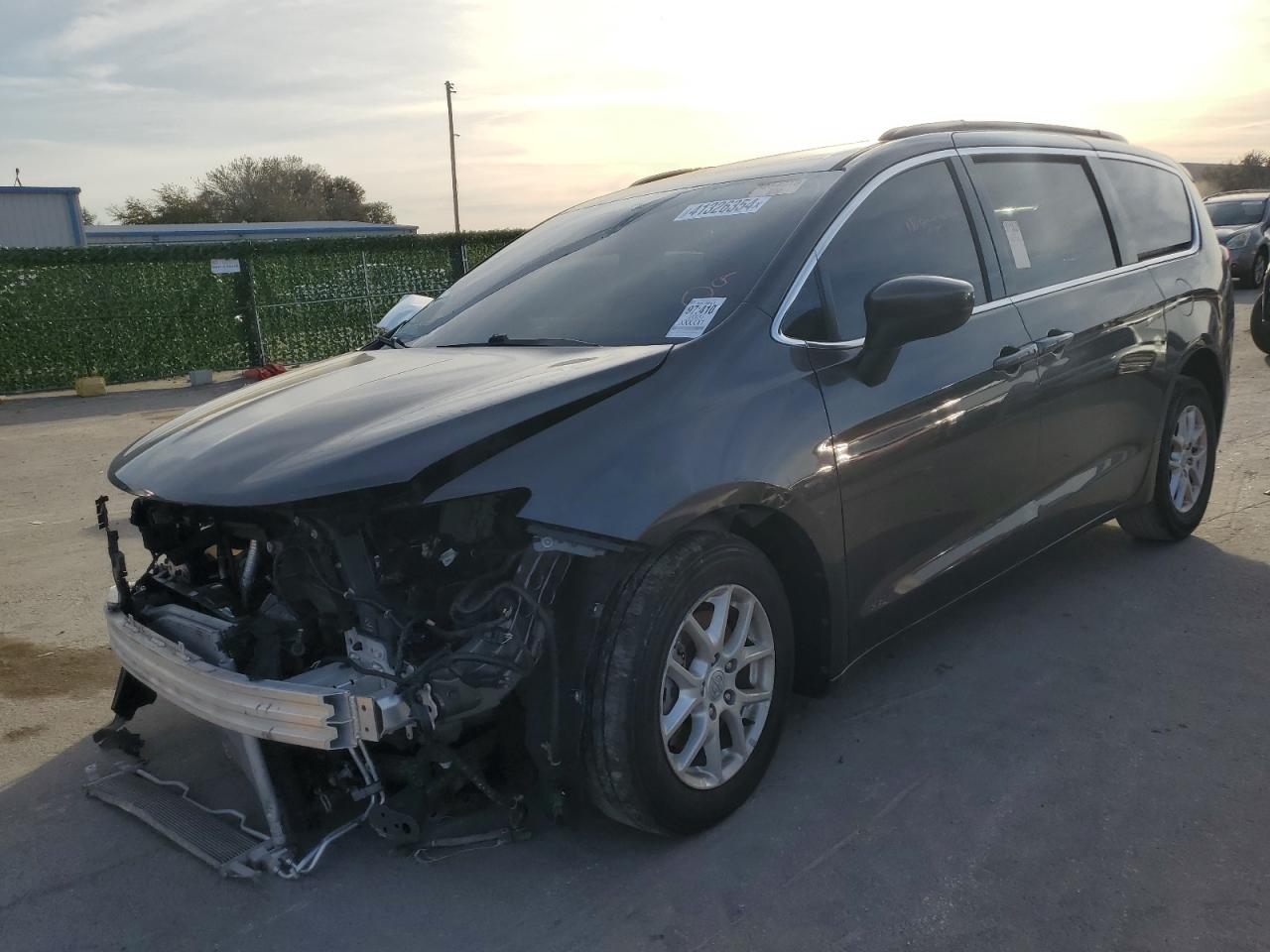 2020 CHRYSLER Minivan VIN 2C4RC1DG4LR157035 photo 1