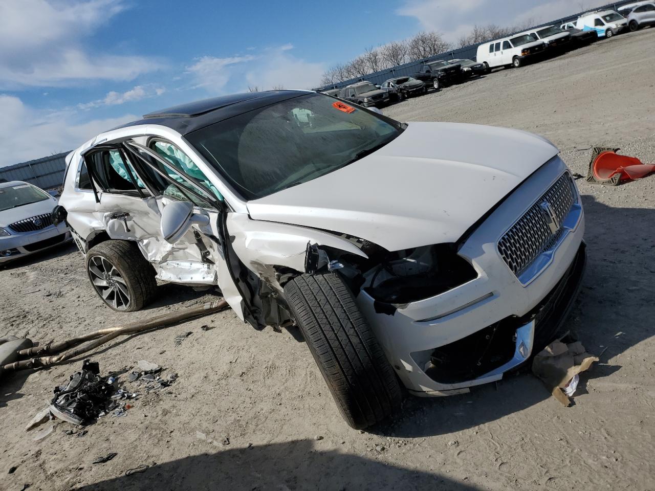 2019 Lincoln Nautilus VIN 2LMPJ8LP8KBL31039 photo 4