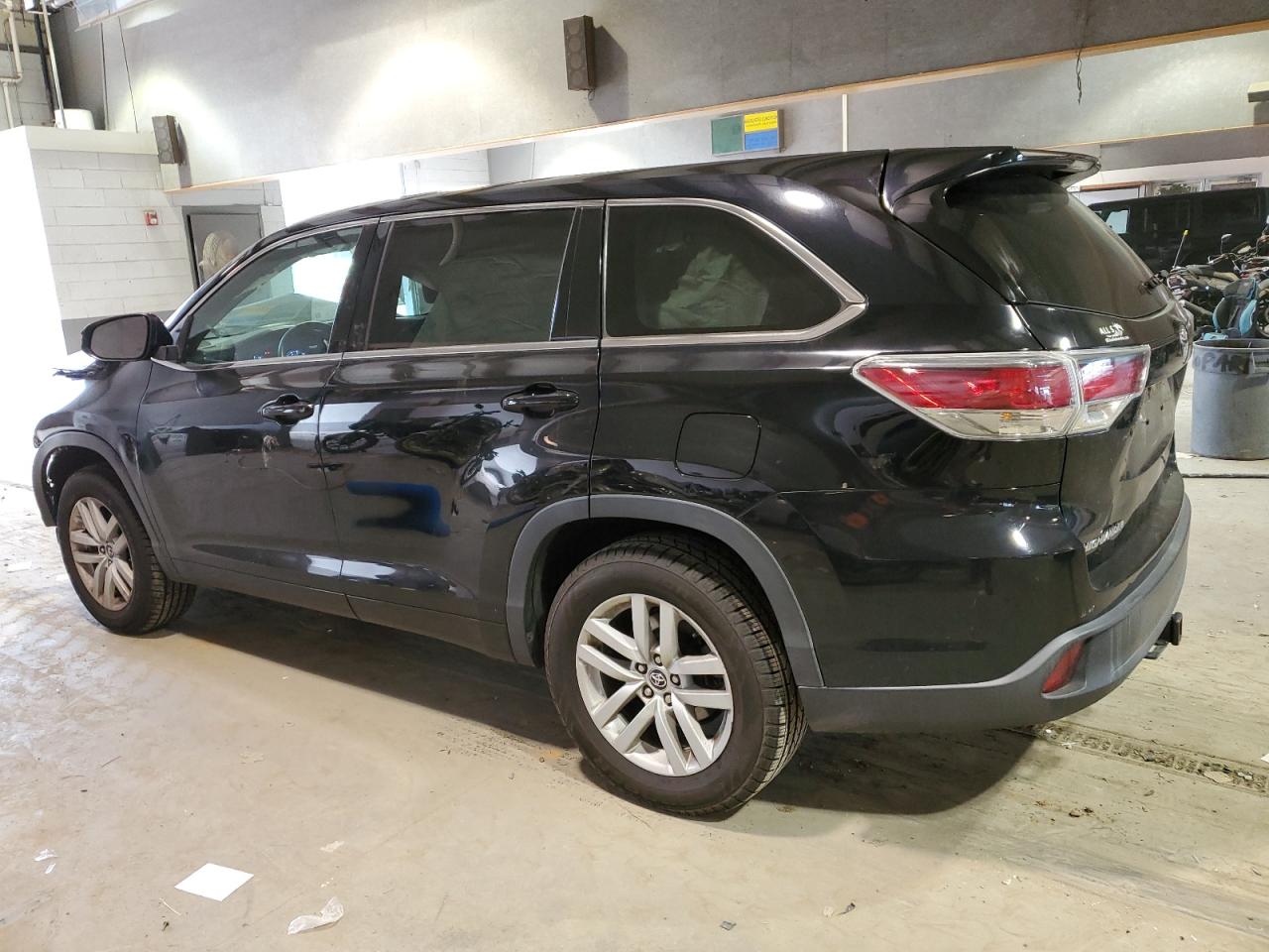 2016 TOYOTA Highlander VIN 5TDZKRFH2GS124099 photo 2