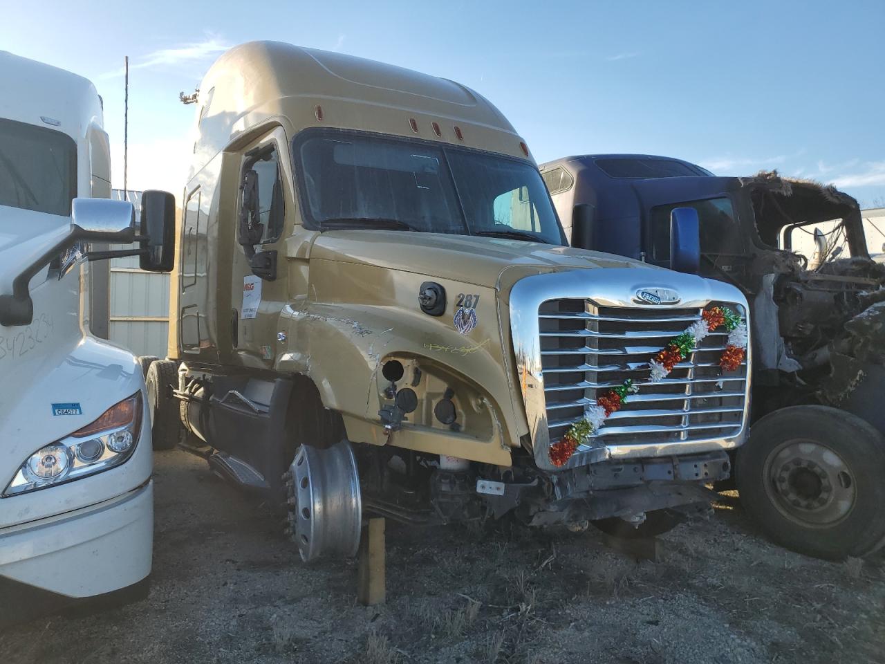 2018 FREIGLINER All other VIN 3AKJGLDR3JSHV1409 photo 1