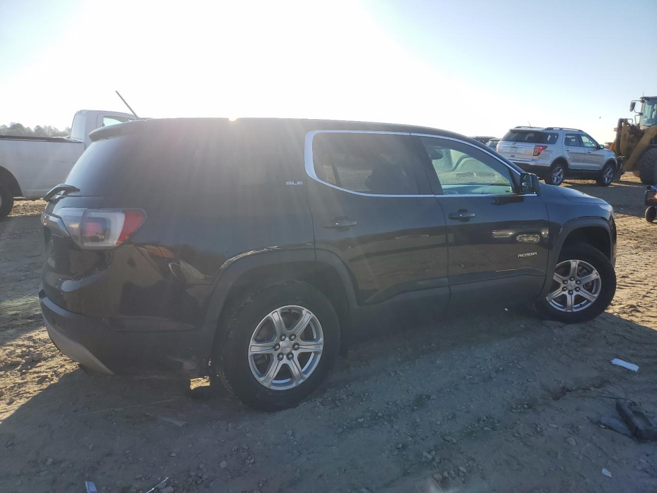 2018 GMC Acadia VIN 1GKKNKLAXJZ215610 photo 3