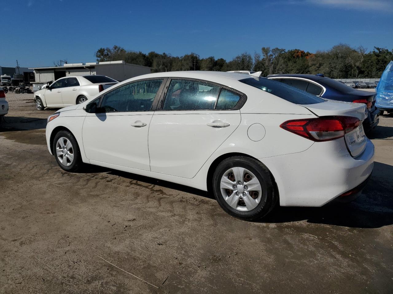 2017 KIA Forte VIN 3KPFK4A748E073852 photo 2
