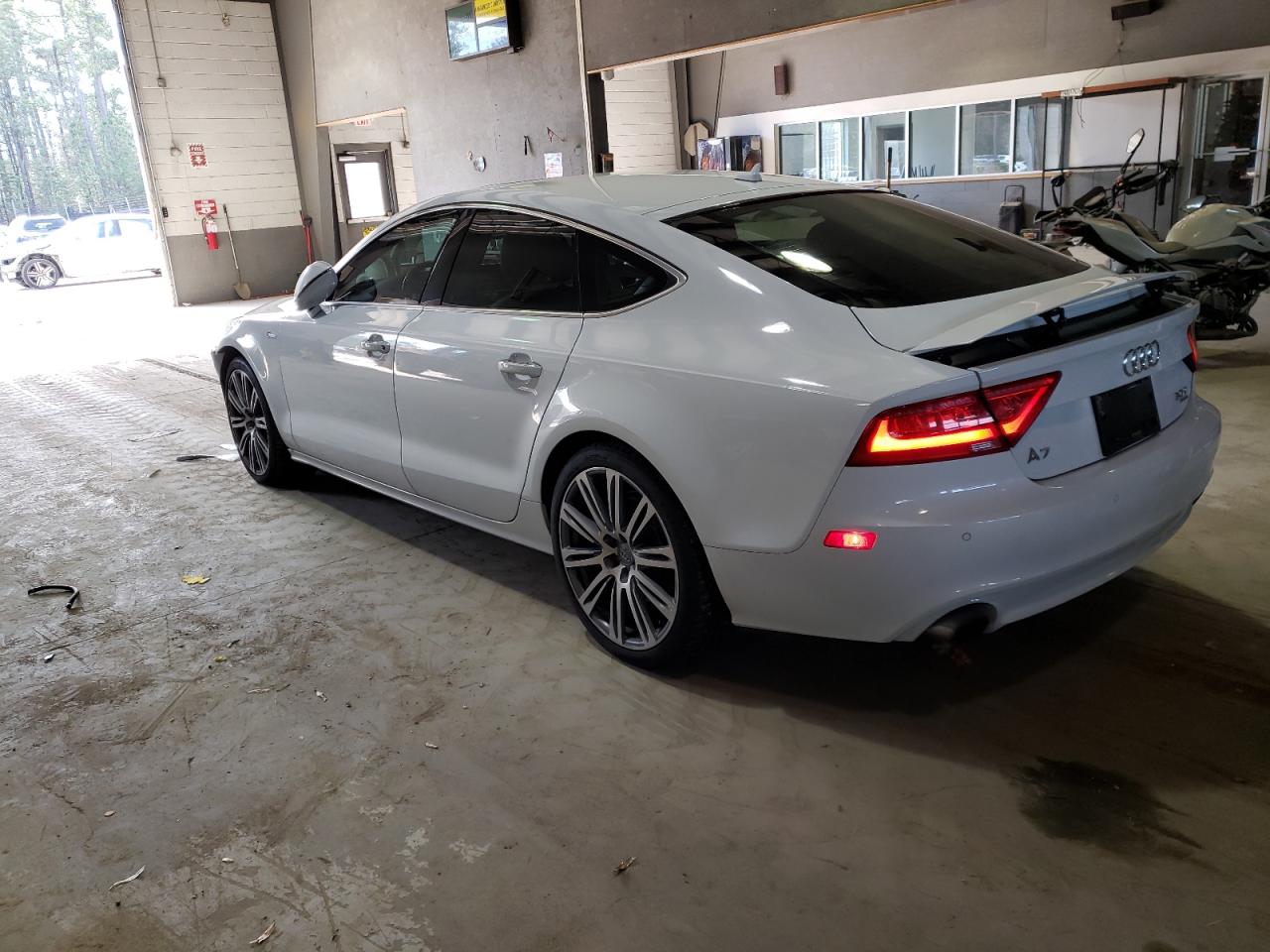 2012 Audi A7 VIN WAU2GCFC7CN125203 photo 2