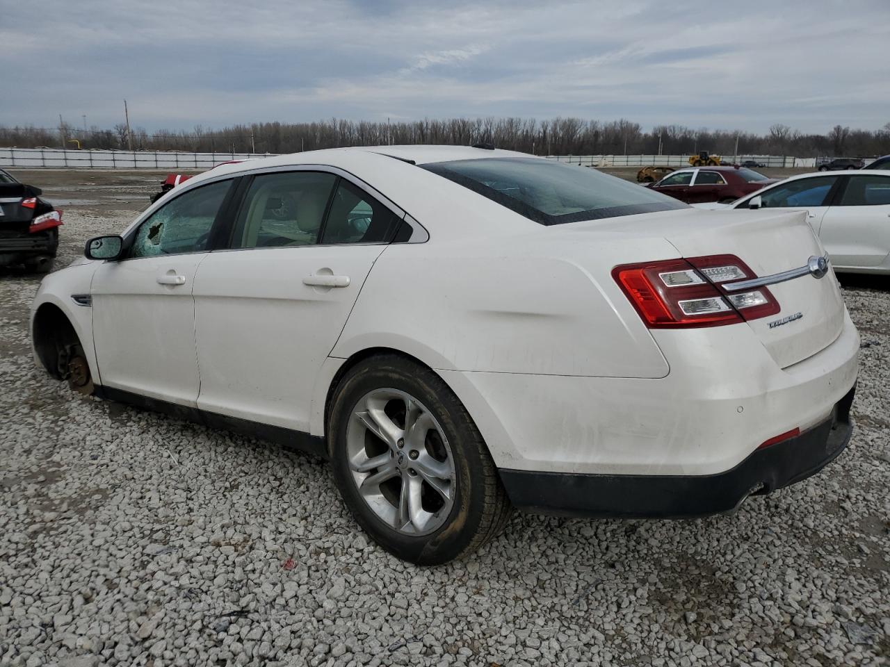 2014 FORD Taurus VIN 1FAHP2E8XEG173747 photo 2