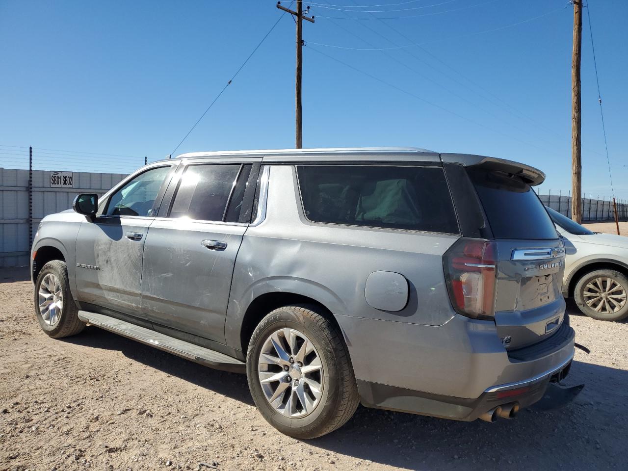 2022 CHEVROLET Suburban VIN 1GNSKFKD9NR207020 photo 2