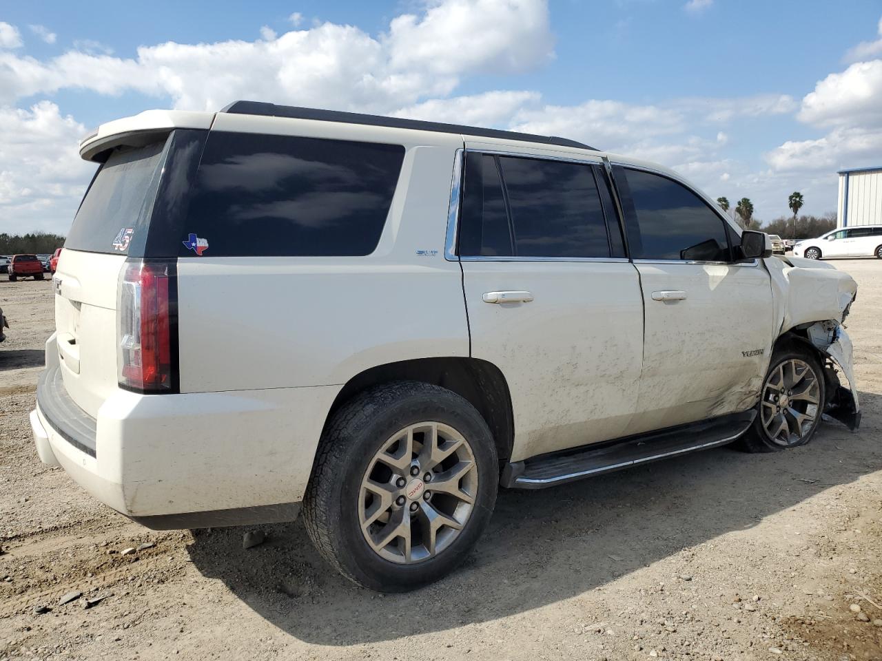 2015 GMC Yukon VIN 1GKS1BKC8FR686550 photo 3