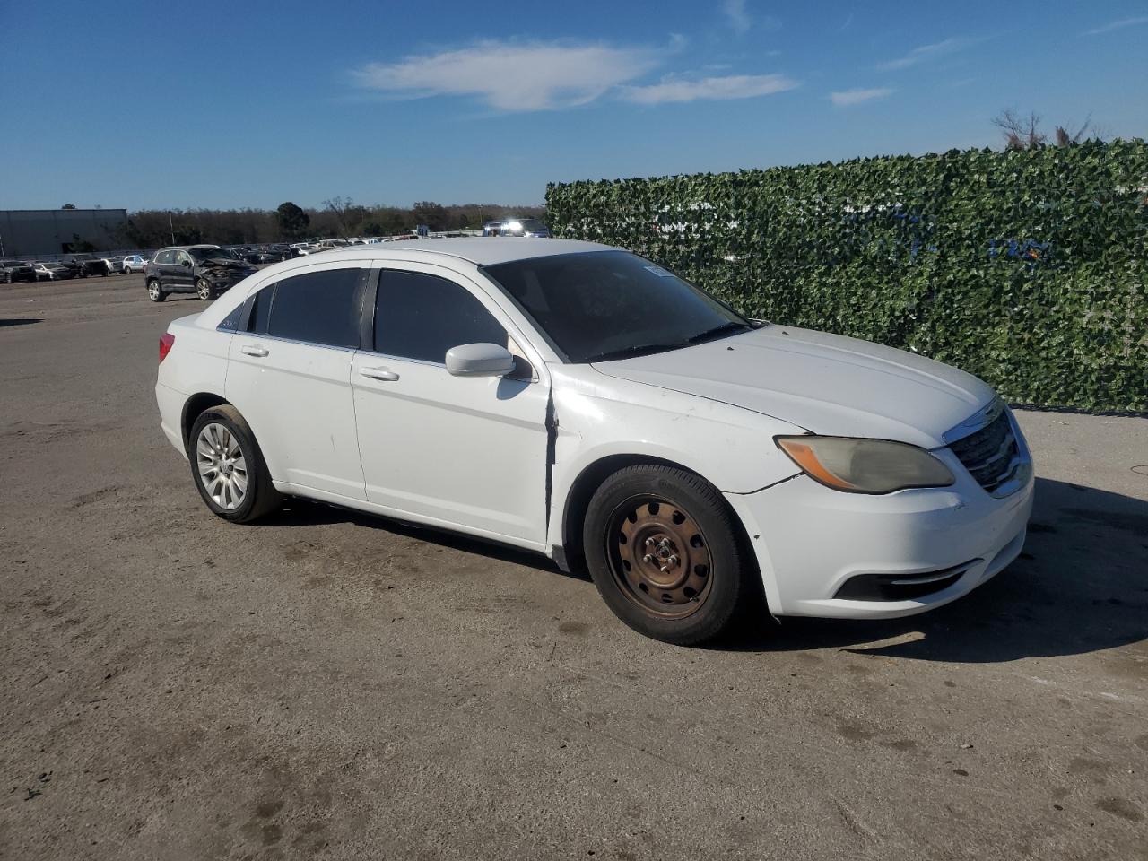 2014 CHRYSLER 200 VIN 1C3CCBAB7EN212196 photo 4