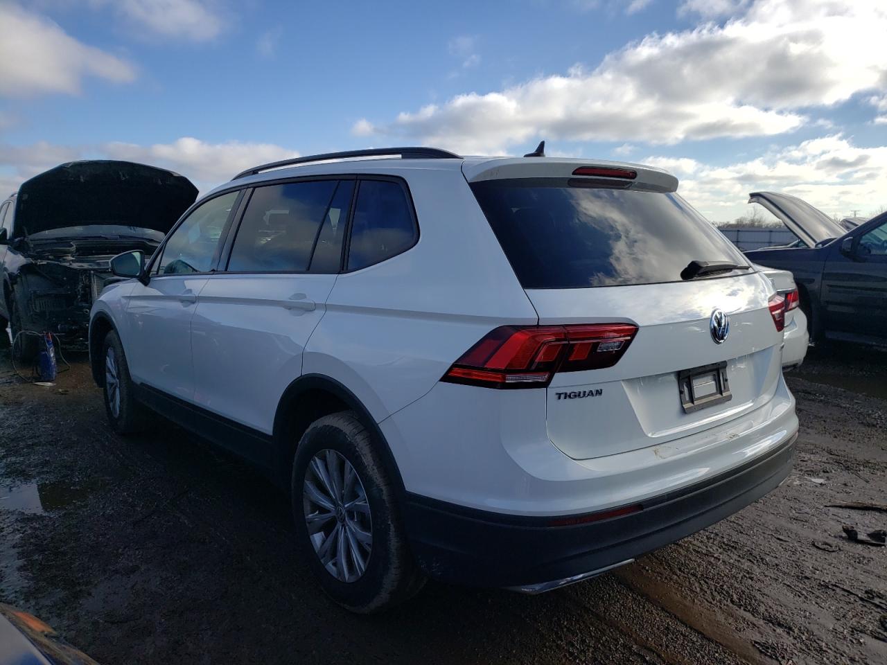 2020 VOLKSWAGEN Tiguan VIN 3VV0B7AX5LM068909 photo 2