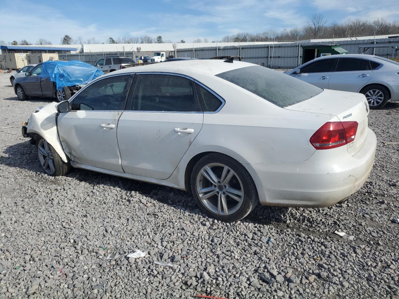 2015 VOLKSWAGEN Passat VIN 1VWBV7A34FC085005 photo 2