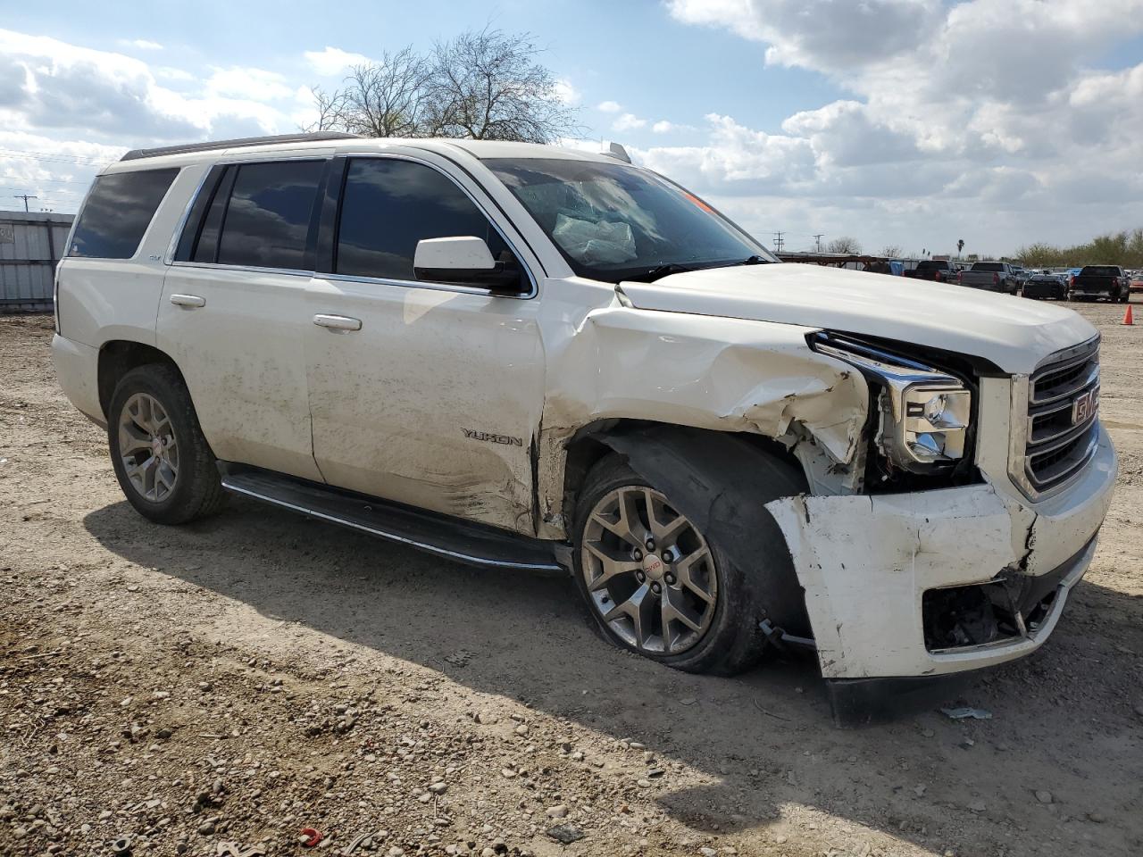 2015 GMC Yukon VIN 1GKS1BKC8FR686550 photo 4