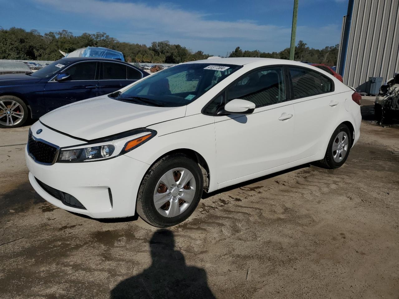 2017 KIA Forte VIN 3KPFK4A748E073852 photo 1
