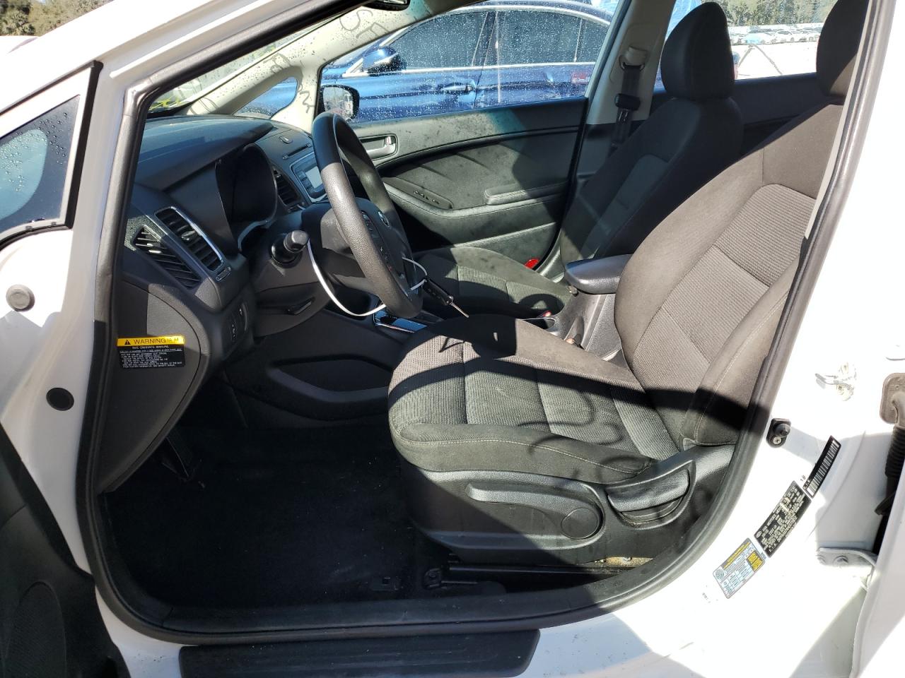 2017 KIA Forte VIN 3KPFK4A748E073852 photo 7