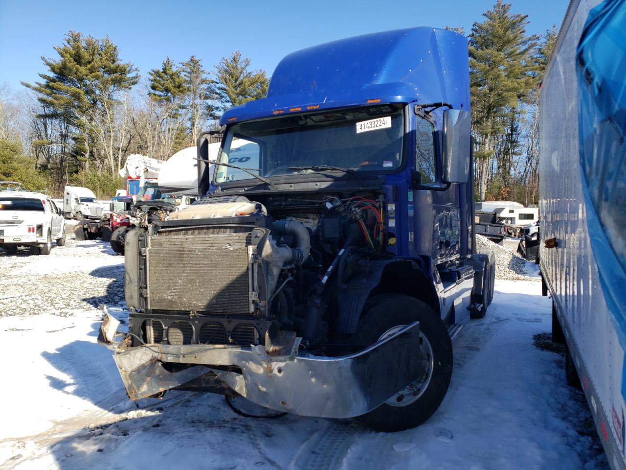 2015 VOLVO Vn VIN 4V4NC9EH5FN923770 photo 2