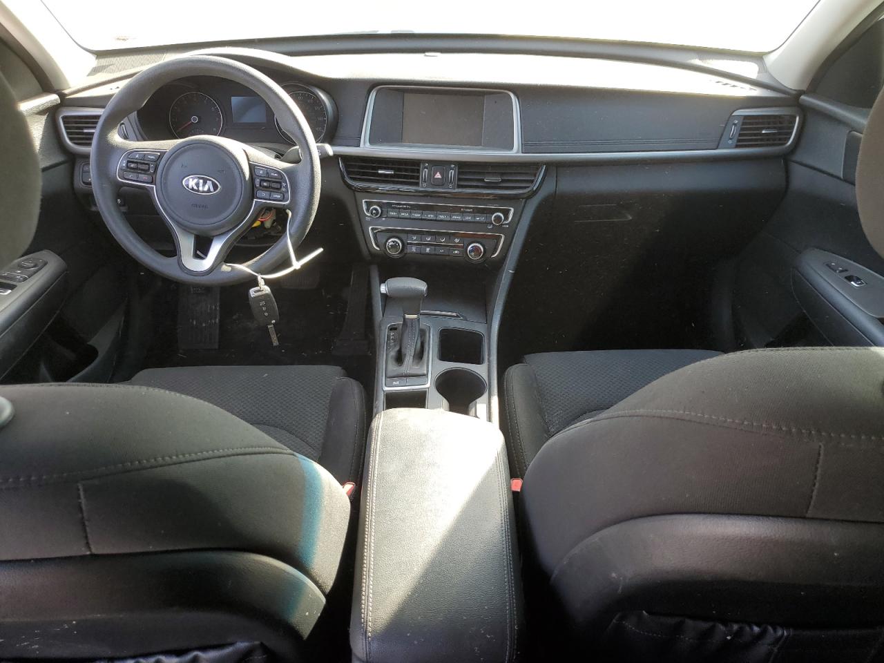 2018 KIA Optima VIN 5XXGT4L30JG208169 photo 8