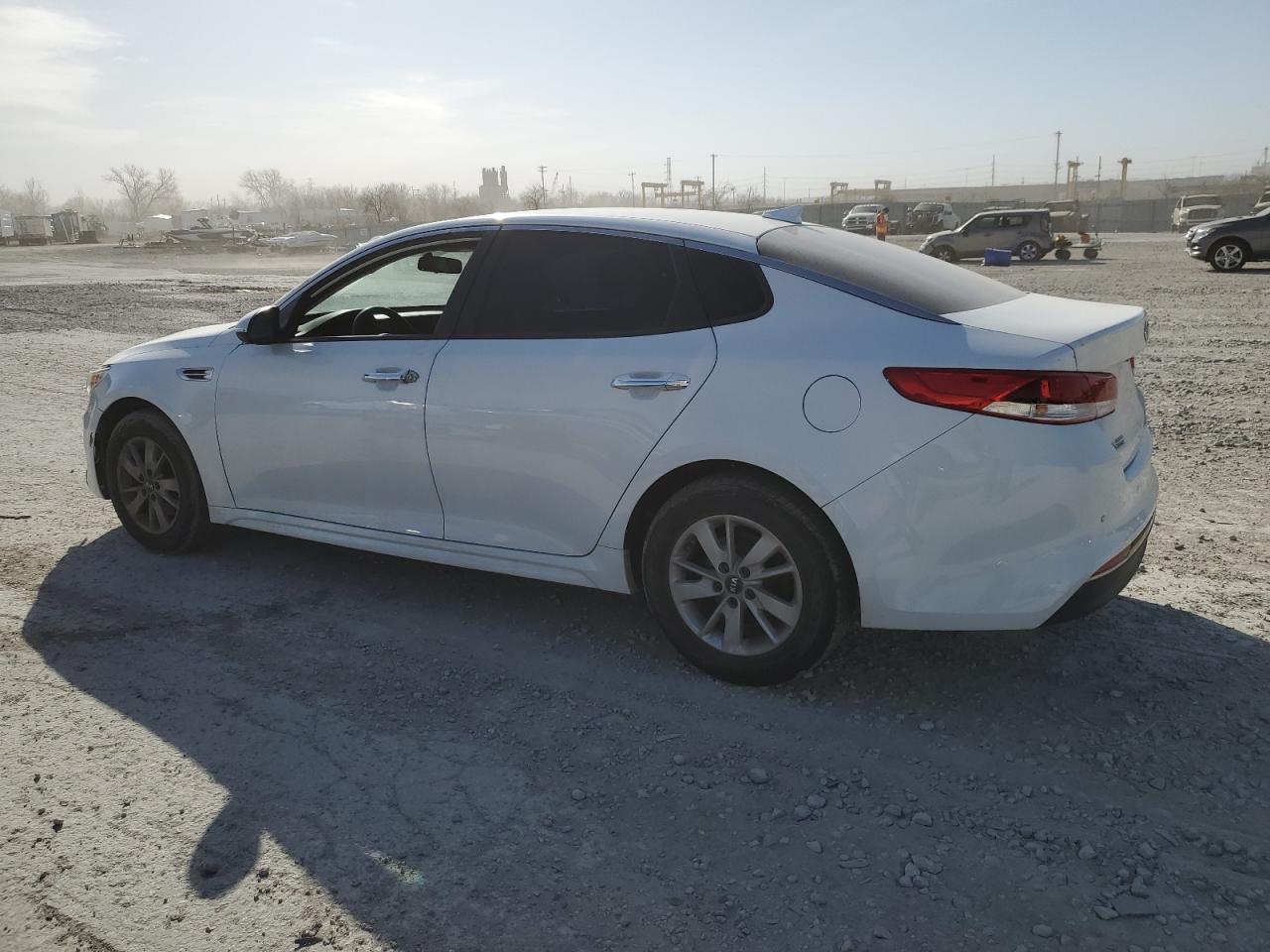 2018 KIA Optima VIN 5XXGT4L30JG208169 photo 2