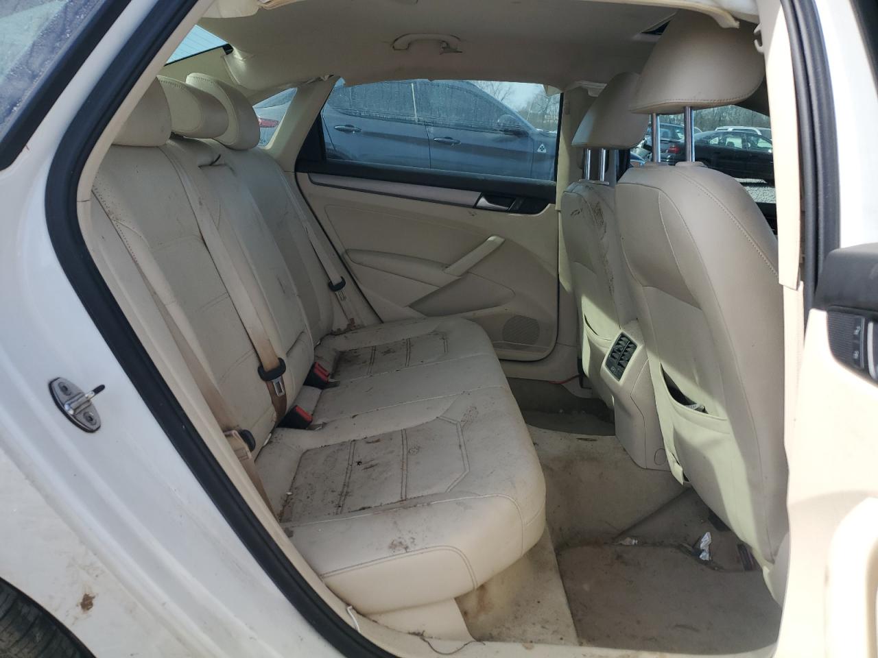 2015 VOLKSWAGEN Passat VIN 1VWBV7A34FC085005 photo 10